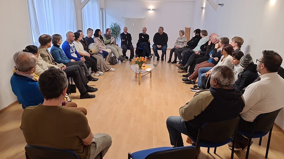 Gäste bei der Veranstaltung zum Weltreligionstag 2025